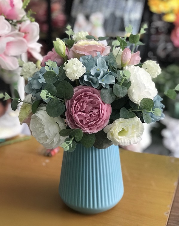 Bình hoa giả trang trí để bàn